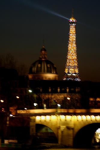 パリの夜景 エッフェル塔の シャンパンフラッシュ フランス Guu Photo Blog 旅行記でオススメの旅行先 観光スポットを紹介